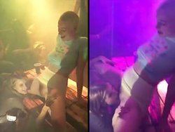 ivre, Cunnilingus - Une nana mange la chatte de sa copine en soirée