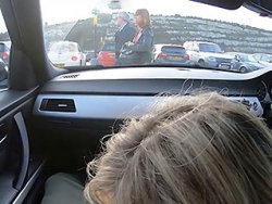 fellation, exhibition - Elle suce la bite de son mec sur un parking