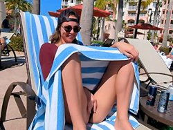 masturbation, exhibition - Ma salope se masturbe au bord de la piscine de l'hôtel