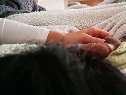 française, branlette - Ma femme joue avec ma bite et mes couilles