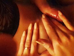 française, chatte rasée - Elle caresse sa chatte rasée pendant que je la baise