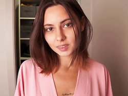 chatte rasée, exhibition - Elle essaye sa lingerie et finit par se faire jouir