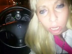 fellation, ivre - Ma voisine bourrée me suce la bite dans la voiture