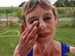 fellation, française - Pipe baveuse et facial explosif dans la cuisine