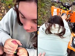 française, levrette - Pipe baveuse et levrette profonde sur le quad