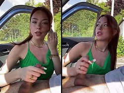 fellation, rouquine - Une rouquine salope qui suce son mec dans la voiture