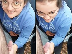 française, Trio - Deux copines en train de sucer une grosse queue