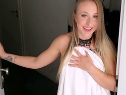 fellation, blonde - Une blonde suce son mec et se prend une éjac dans la bouche