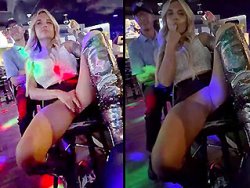 blonde, chatte rasée - Ma nana exhibe sa chatte rasée dans un bar