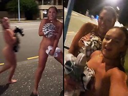 exhibition, bonasse - Deux copines bourrées et nues dans la rue