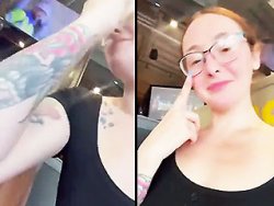 fellation, rouquine - Elle suce une bite énorme dans un restaurant