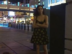 exhibition, bonasse - Ma copine nue s'exhibe nue en pleine rue