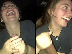 fellation, branlette - Elle lui pompe la queue et se fait éjaculer dans la bouche