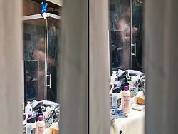 française, exhibition - Ma coloc en train de prendre sa douche