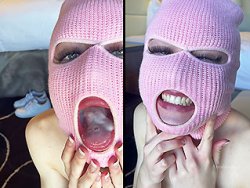 fellation, grosse bite - Elle porte une cagoule rose pour me vider les couilles