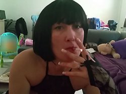 fellation, française - Elle fume une clope et me taille une pipe