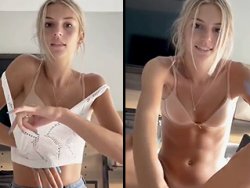 fellation, blonde - Une blonde excitée en train de sucer la queue de son homme