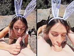 fellation, exhibition - En tenue coquine pour lui sucer la bite en pleine nature