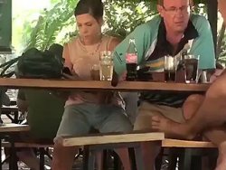mature, exhibition - Elle se fait doigter dans un bar par son mari