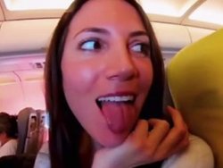 fellation, exhibition - Fellation et branlette dans un avion