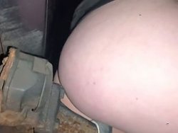 française, gode - Elle soulage sa chatte avec un attache remorque