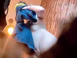 française, exhibition - Ma copine toute nue qui sort de la douche