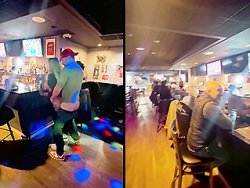 mature, ivre - Une daronne ivre se fait démonter la chatte dans un bar