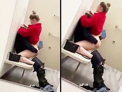 exhibition, bonasse - Elle baise son mec dans la cabine de chance