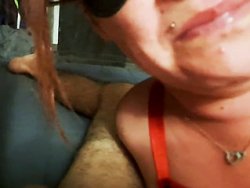 fellation, française - Elle me suce et je lui crache sur sa langue baveuse