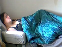 masturbation, française - Ce laideron se fait jouir dans sa chambre