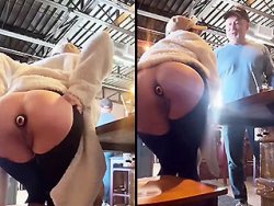 exhibition, Sextoy - Elle se promène avec un plug dans le cul devant son boss