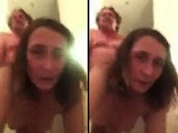 levrette, plan cul - Le plan cul de cette daronne la baise en levrette