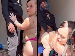 sextape, exhibition - Un black baise la petite chatte de cette naine excitée