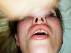 fellation, française - Je lui crache mon jus dans sa bouche baveuse