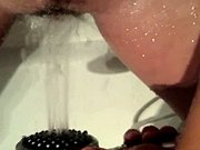masturbation - Nana chaude se fait du bien sous la douche