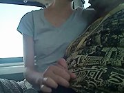 branlette - Elle branle son mec dans un bus (branlette)