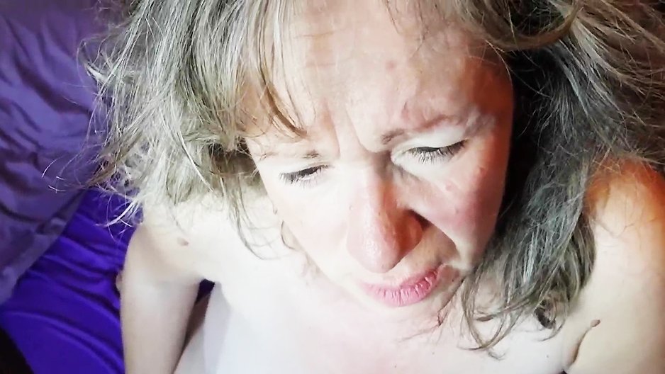 Une mamie française qui va sucer la queue de son mari