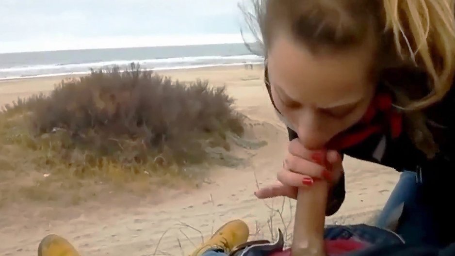 Pipe et baise dans les dunes