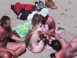 milf - Ma chienne de femme sur une plage libertine