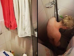 voyeur - Il surprend sa femme en train de se masturber dans la douche