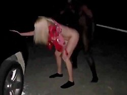ivre - Un black baise une blonde bourrée sur un parking