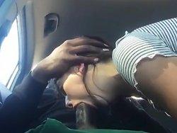 Pipe - Elle suce une grosse bite de black dans la voiture